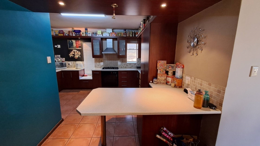 5 Bedroom Property for Sale in Amandelrug Western Cape